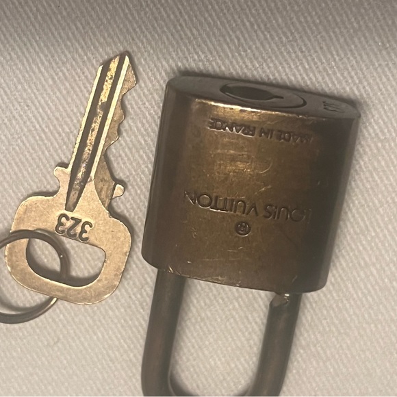 Louis Vuitton Lock and Key #323 - Picture 5 of 5